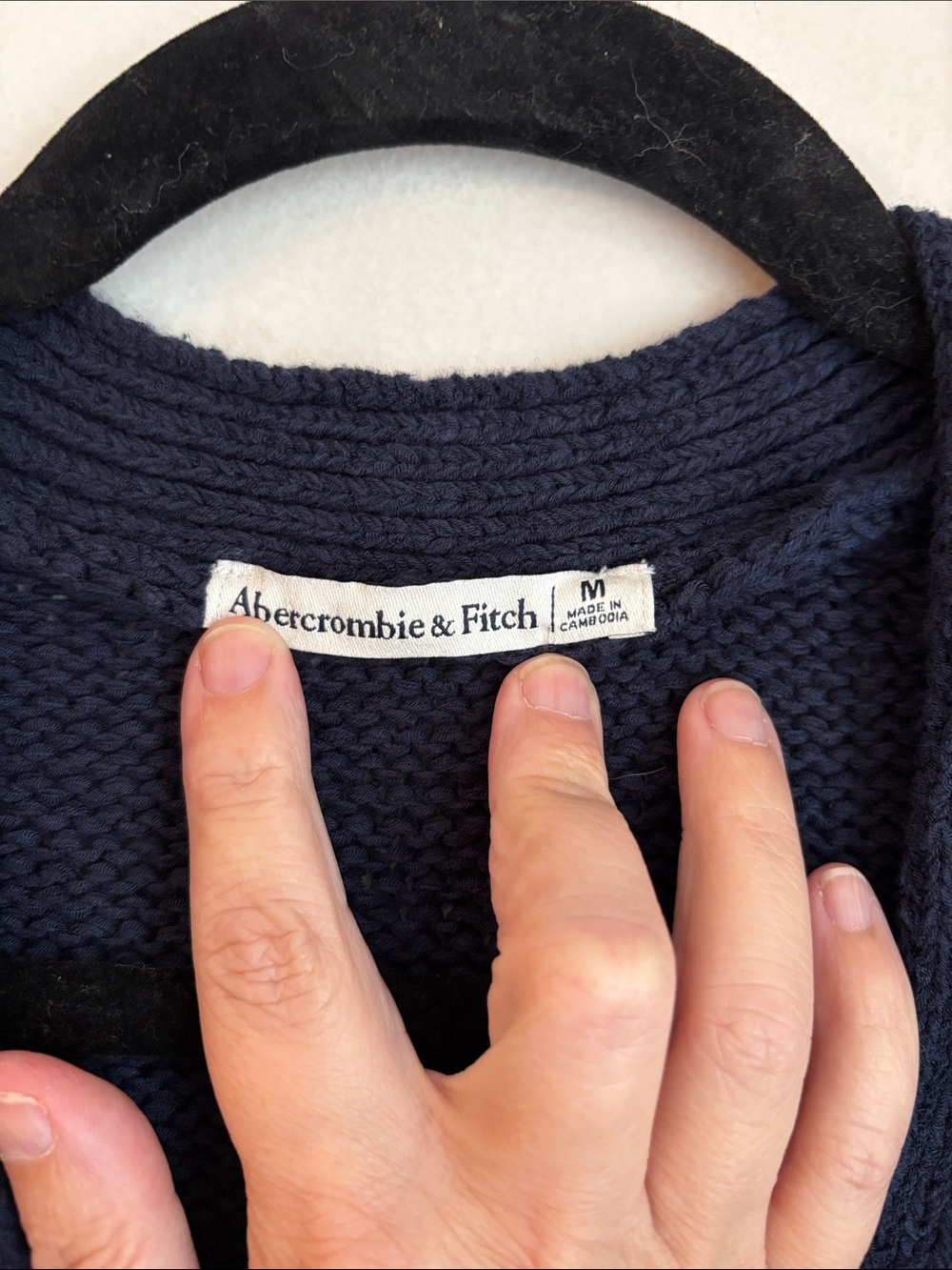 Abercrombie & Fitch Navy V-Neck Button Cardigan cropped chunky women’s MD soft - Picture 2 of 7